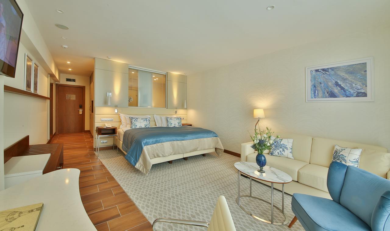 Twin Room with Private Pool,799154460:JPEG